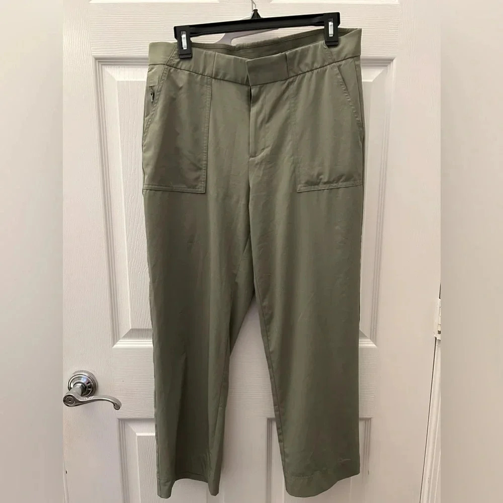 ! Athleta Sz 10 Tribeca Utility Crop Pant Lightweight Pockets Laurel Olive - Picture 2 of 7